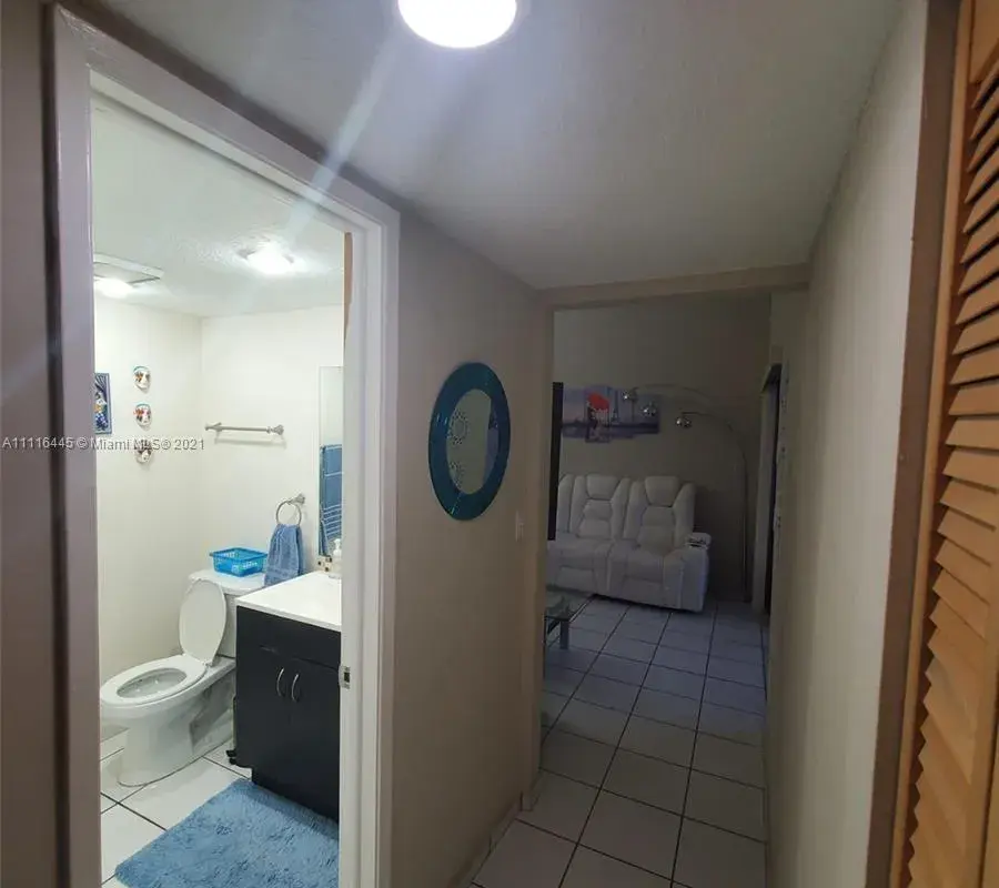9411 Fontainebleau Blvd # 25, Miami FL 33172