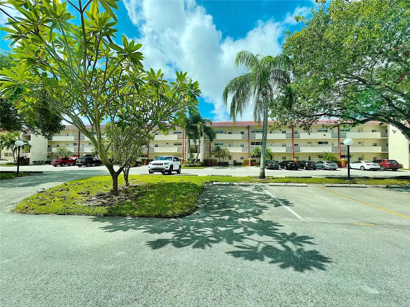 9800 N Hollybrook Lake Dr # 202, Pembroke Pines FL 33025