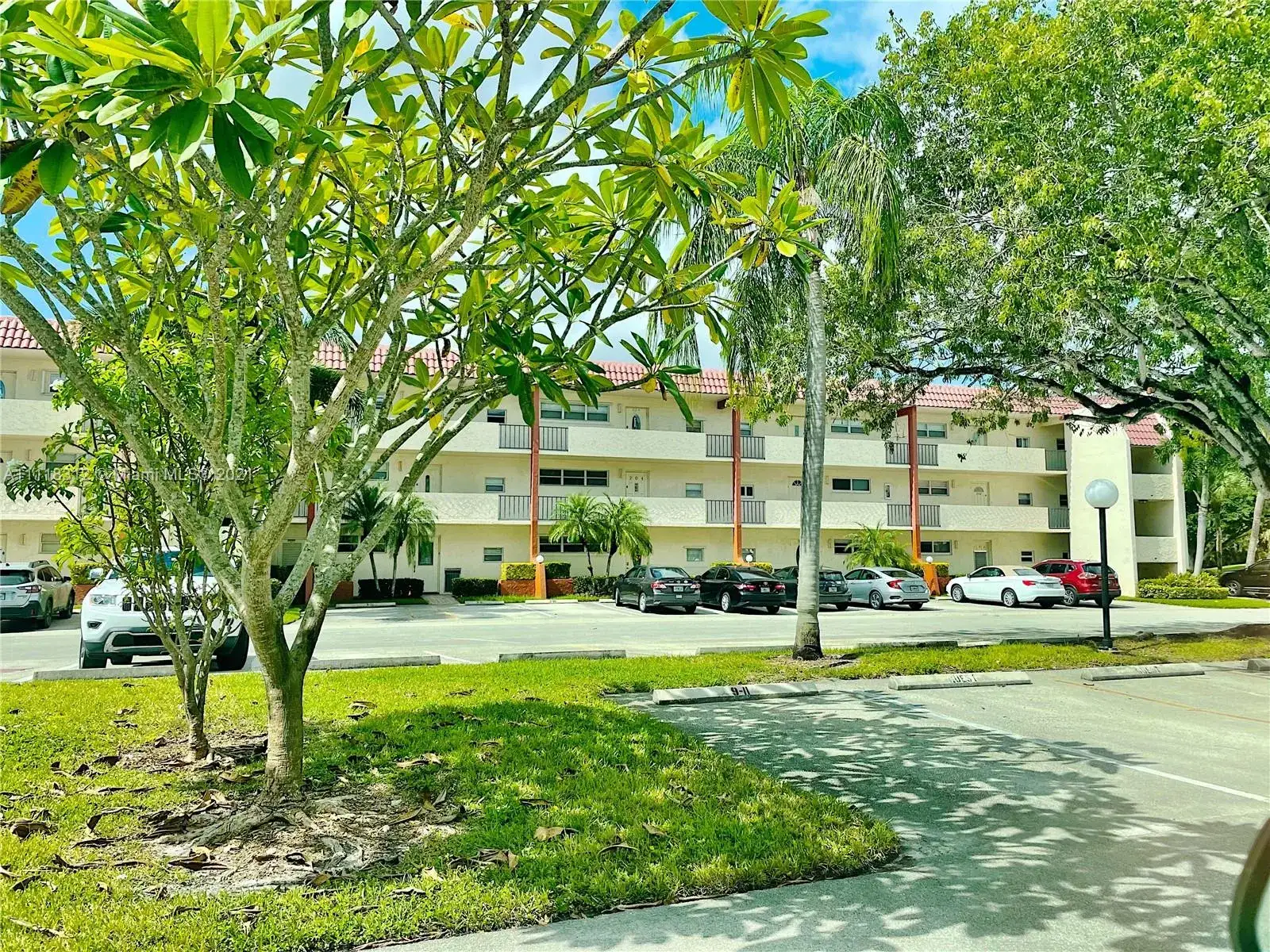 9800 N Hollybrook Lake Dr # 202, Pembroke Pines FL 33025 photo 2