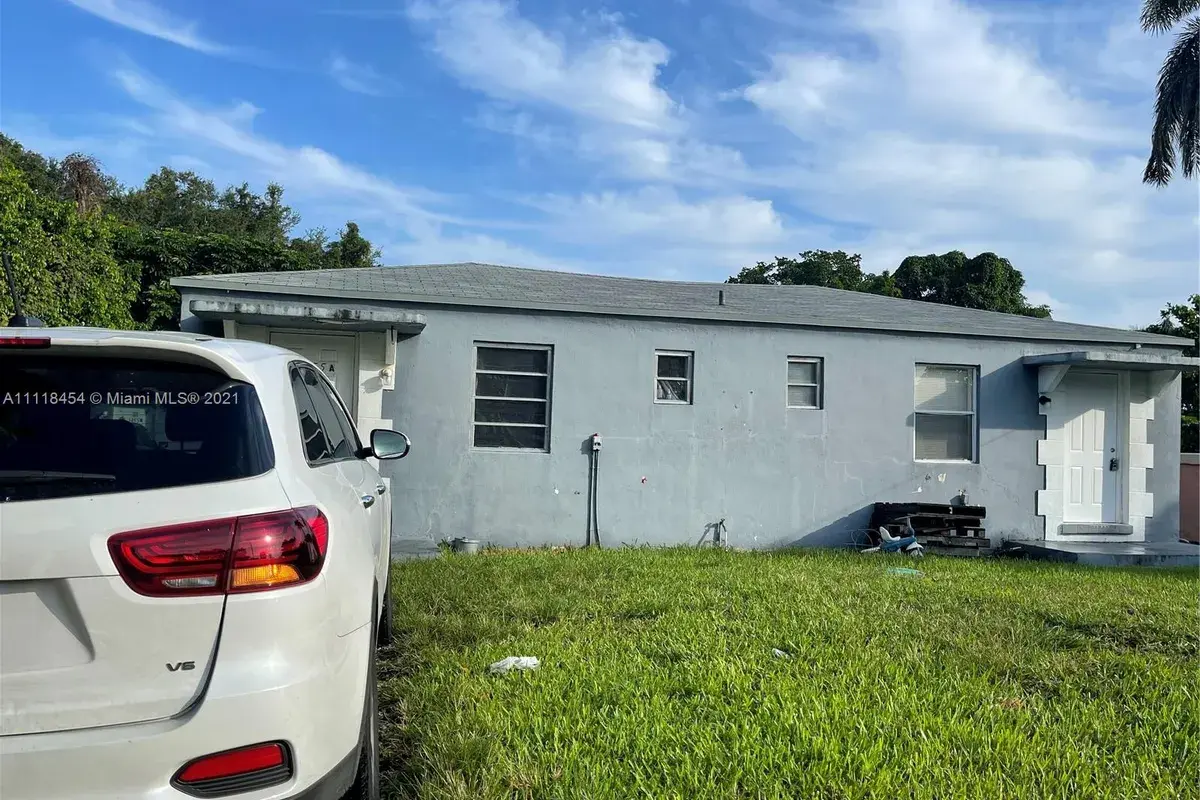 1455 NE 146th St # B, Miami FL 33161