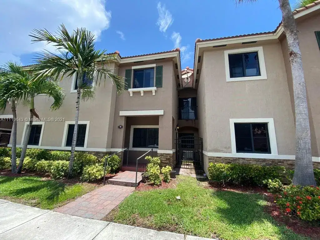 22511 SW 88th Pl, Cutler Bay FL 33190 photo 2