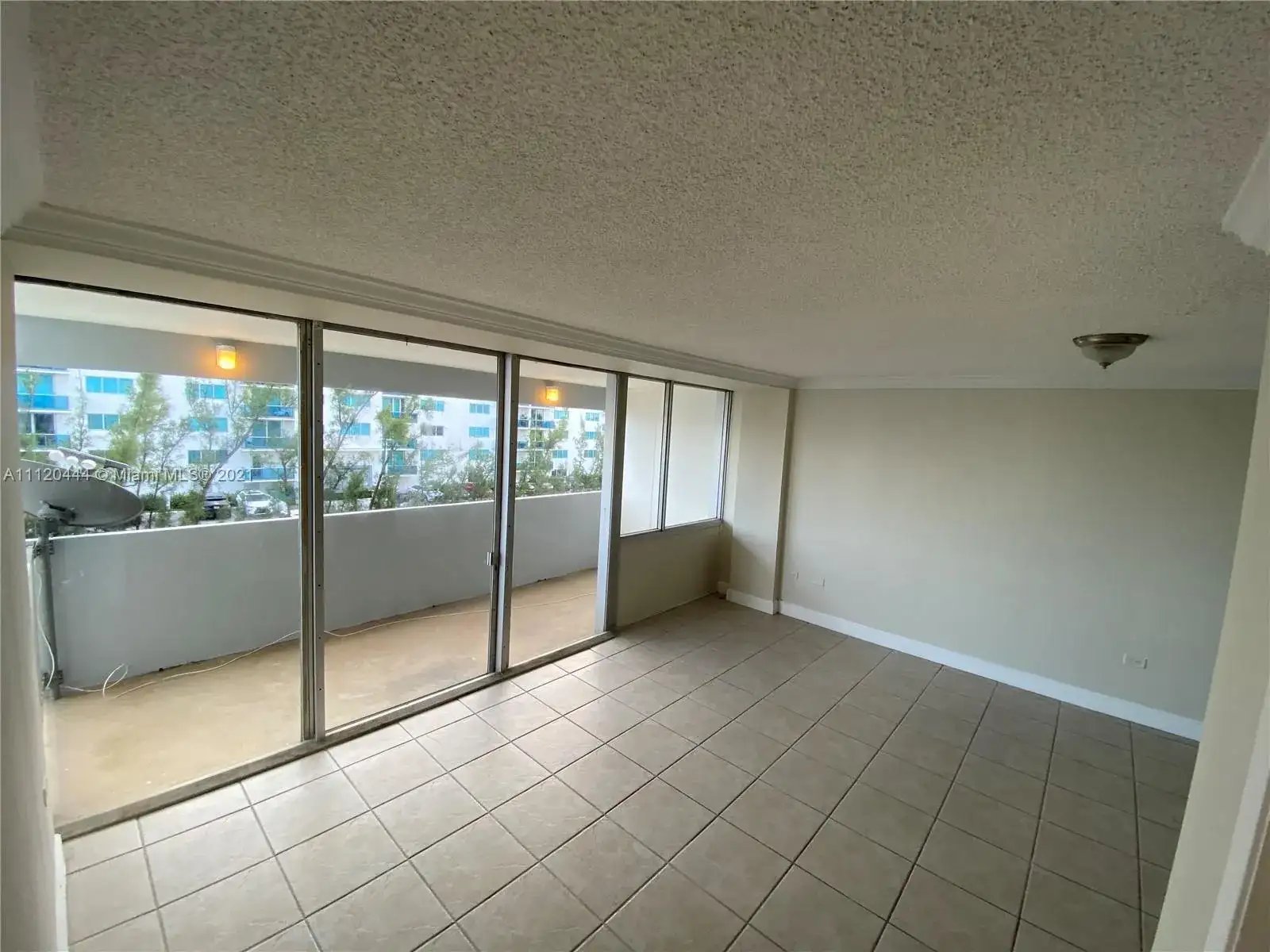 7545 E Treasure Dr # I, North Bay Village FL 33141 photo 2