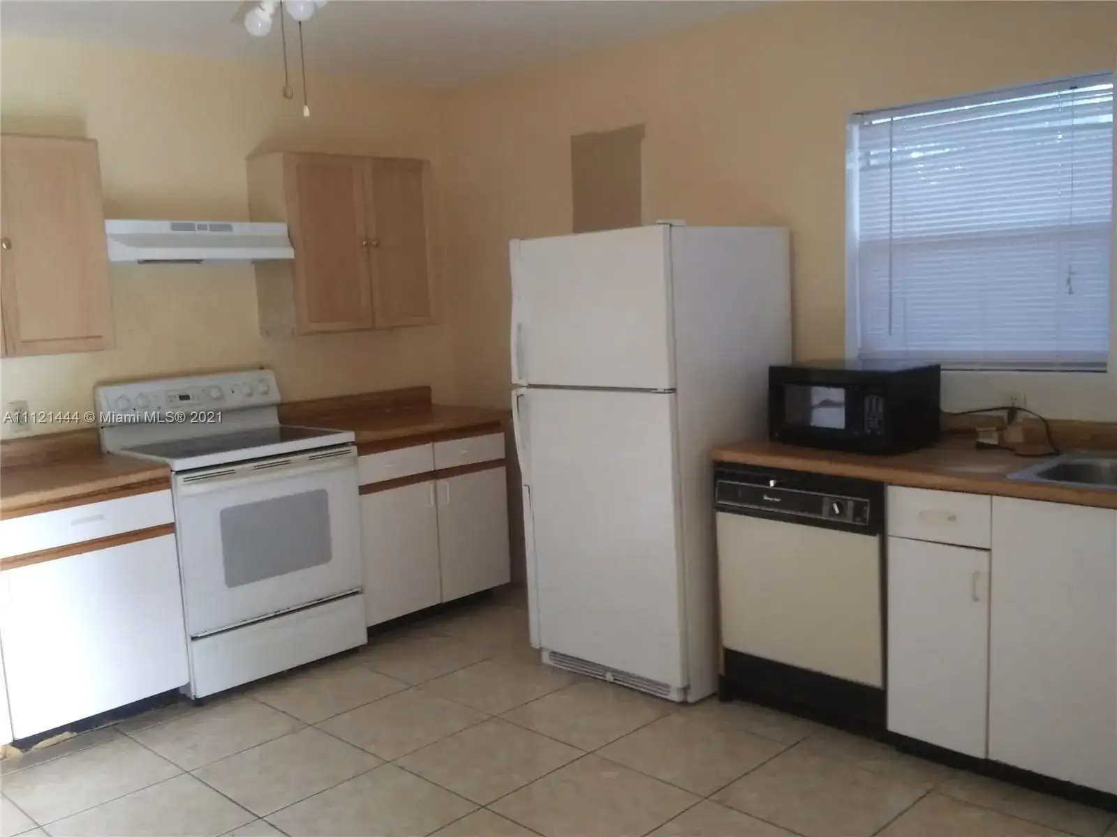 2327 Polk St, Hollywood FL 33020 photo 4