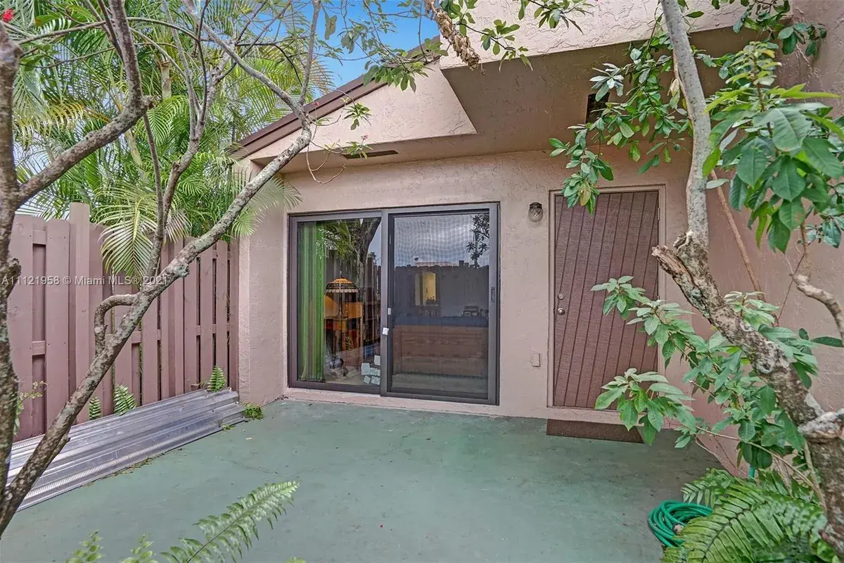 1207 NW 123rd Ave, Pembroke Pines FL 33026