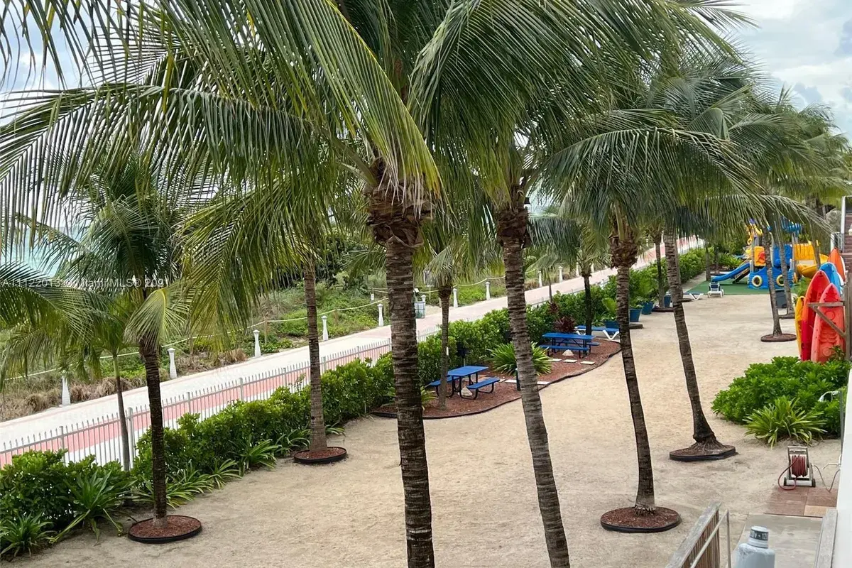 6039 Collins Ave # 307, Miami Beach FL 33140