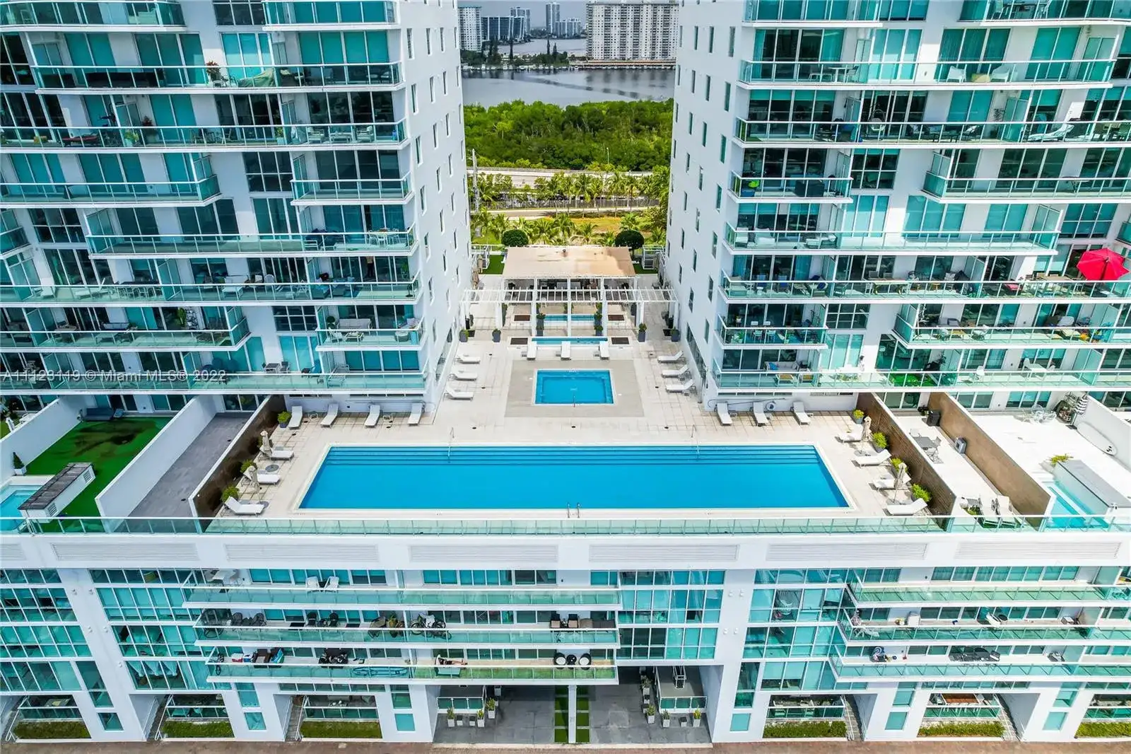 400 Sunny Isles Blvd # 119, Sunny Isles Beach FL 33160 photo 2