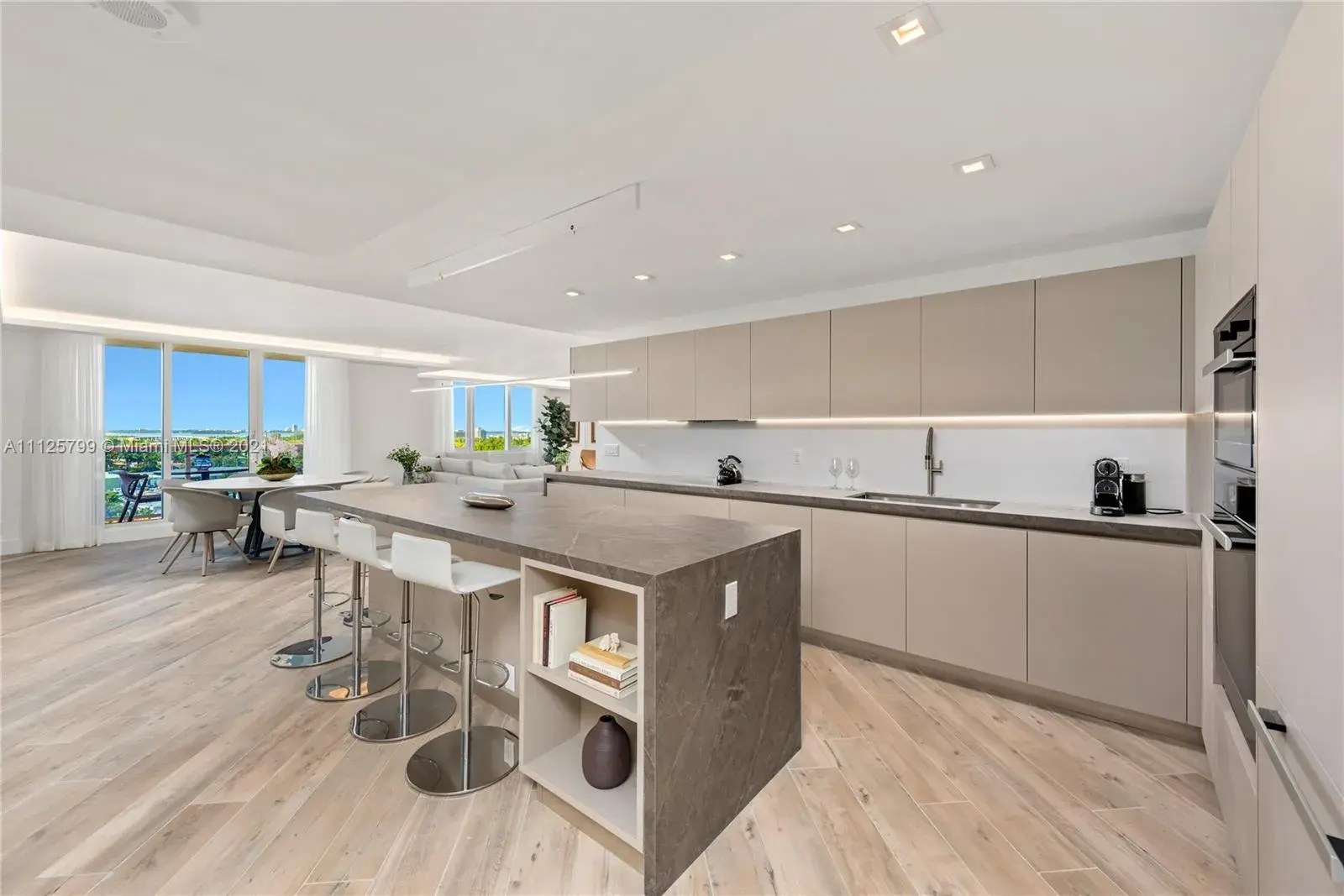 2301 Collins Ave # 1432, Miami Beach FL 33139