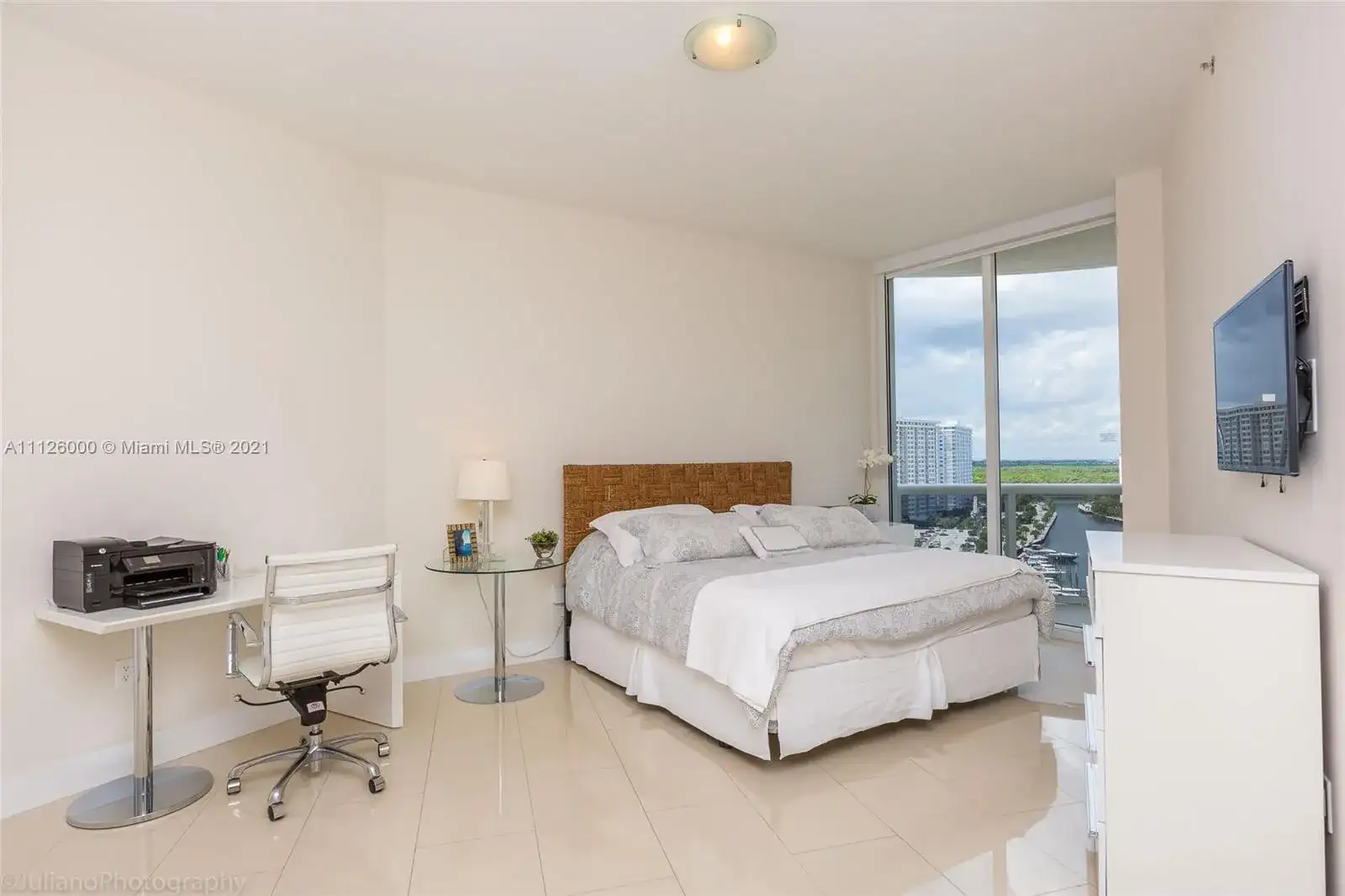 15811 Collins Ave # 1105, Sunny Isles Beach FL 33160 photo 2