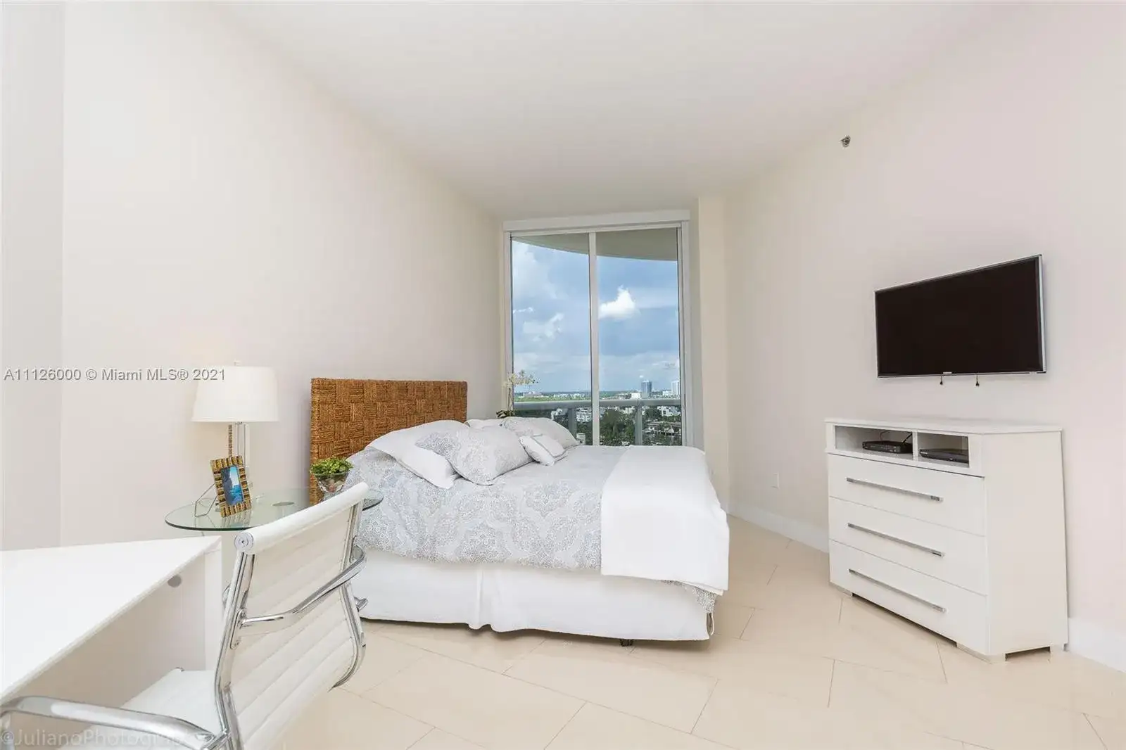 15811 Collins Ave # 1105, Sunny Isles Beach FL 33160 photo 3
