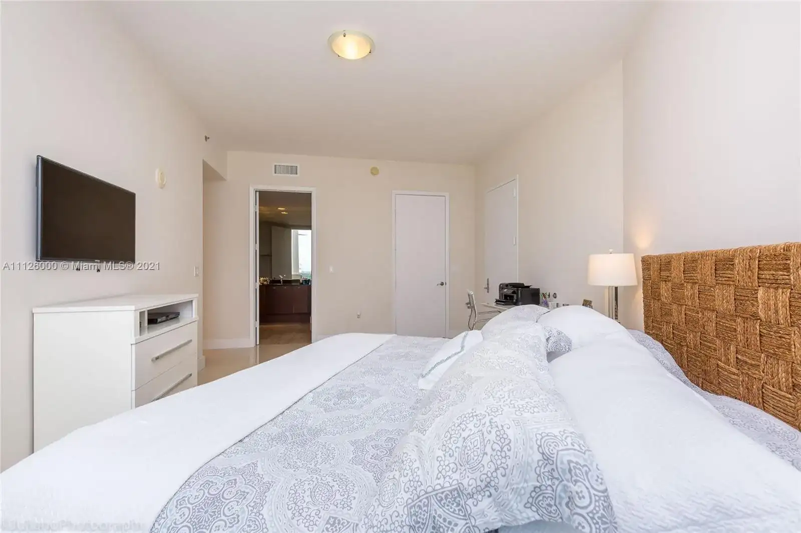 15811 Collins Ave # 1105, Sunny Isles Beach FL 33160 photo 4