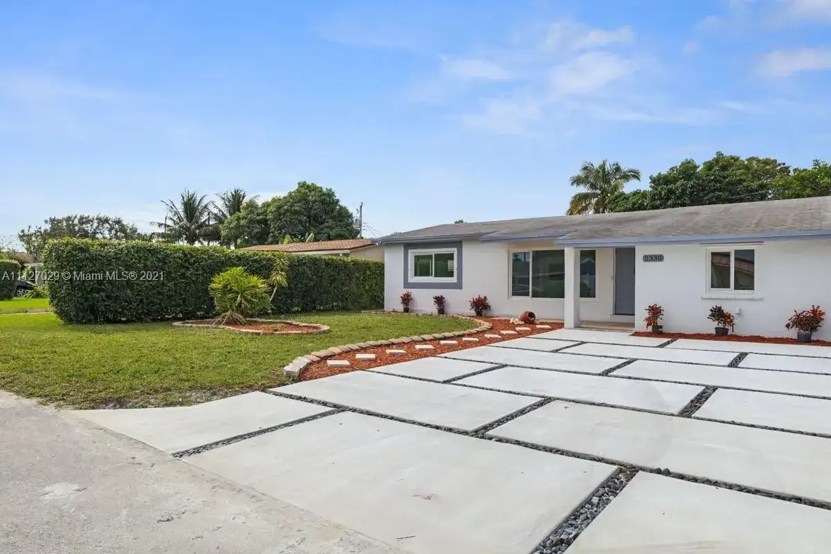 330 N 69th Way, Hollywood FL 33024 photo 2