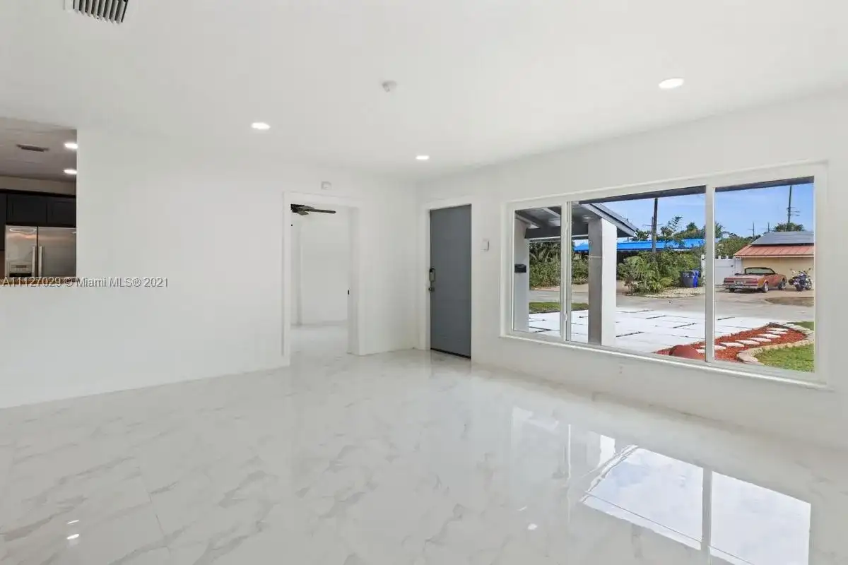 330 N 69th Way, Hollywood FL 33024 photo 4