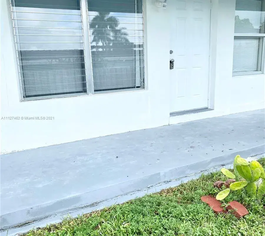 1005 NE 2nd St, Hallandale Beach FL 33009