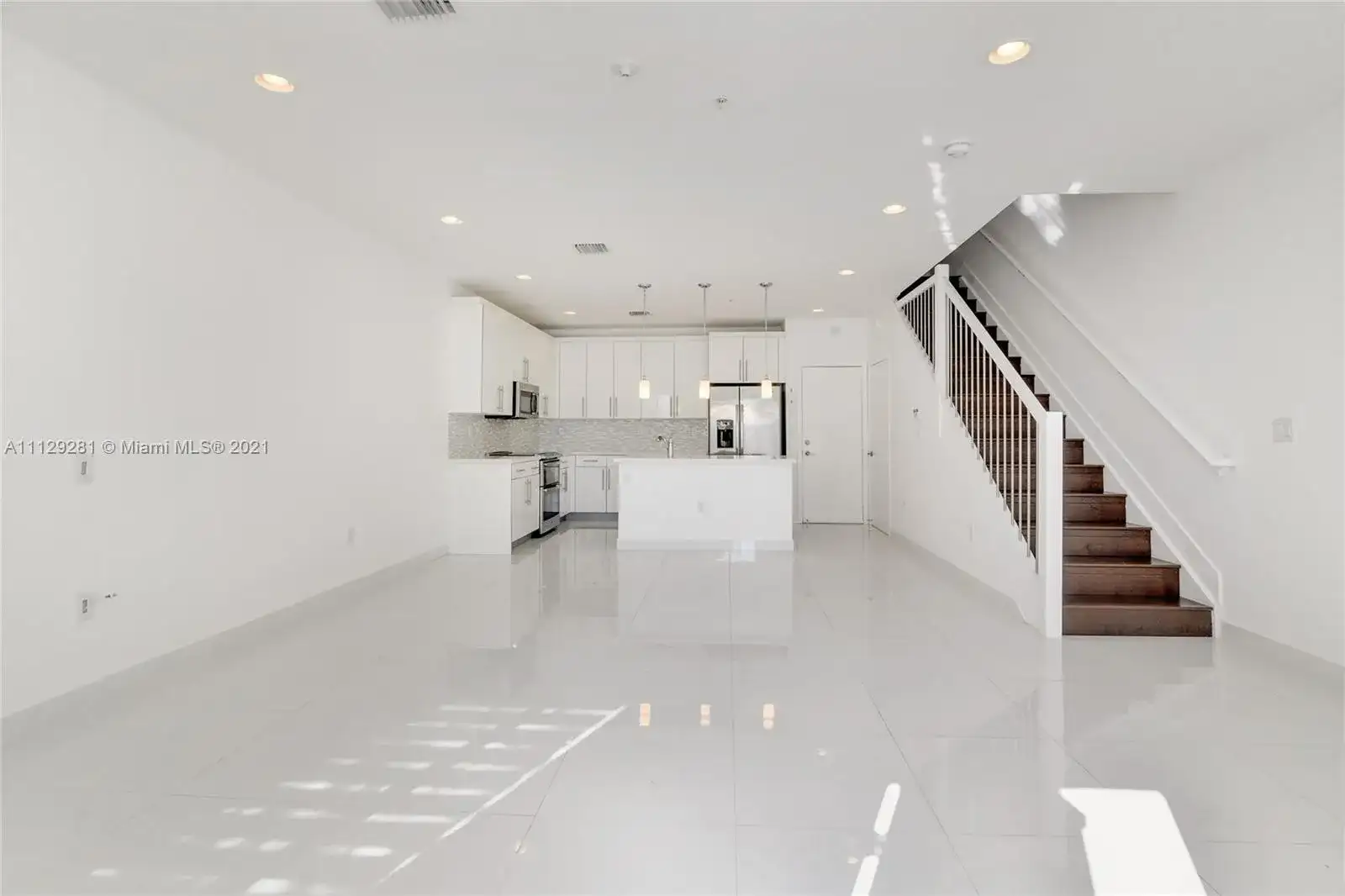 2621 NE 212th Ter # 206, Miami FL 33180 photo 2