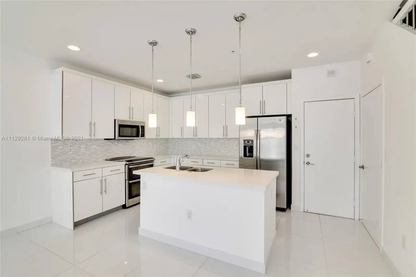 2621 NE 212th Ter # 206, Miami FL 33180 photo 4