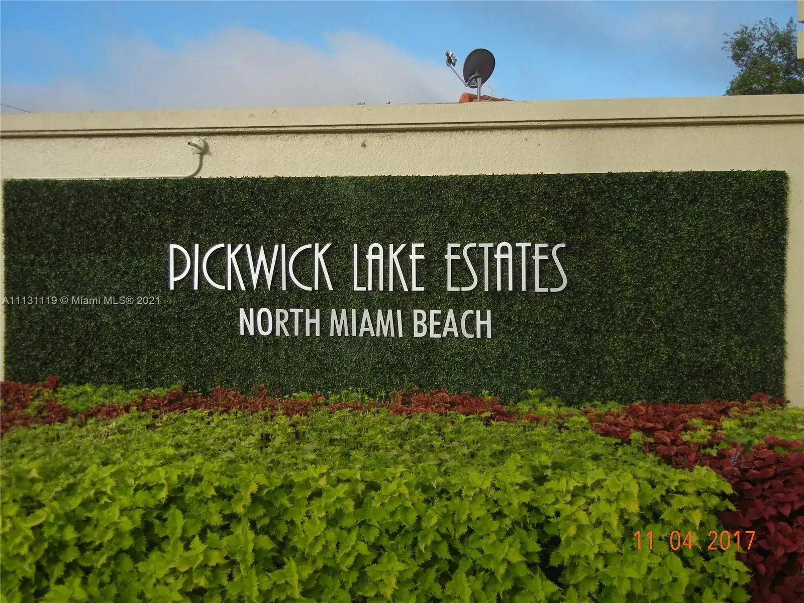870 NE 182nd St, North Miami Beach FL 33162 photo 2