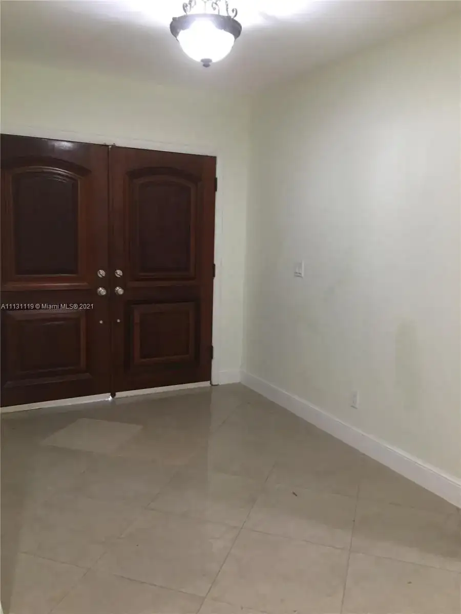 870 NE 182nd St, North Miami Beach FL 33162 photo 4