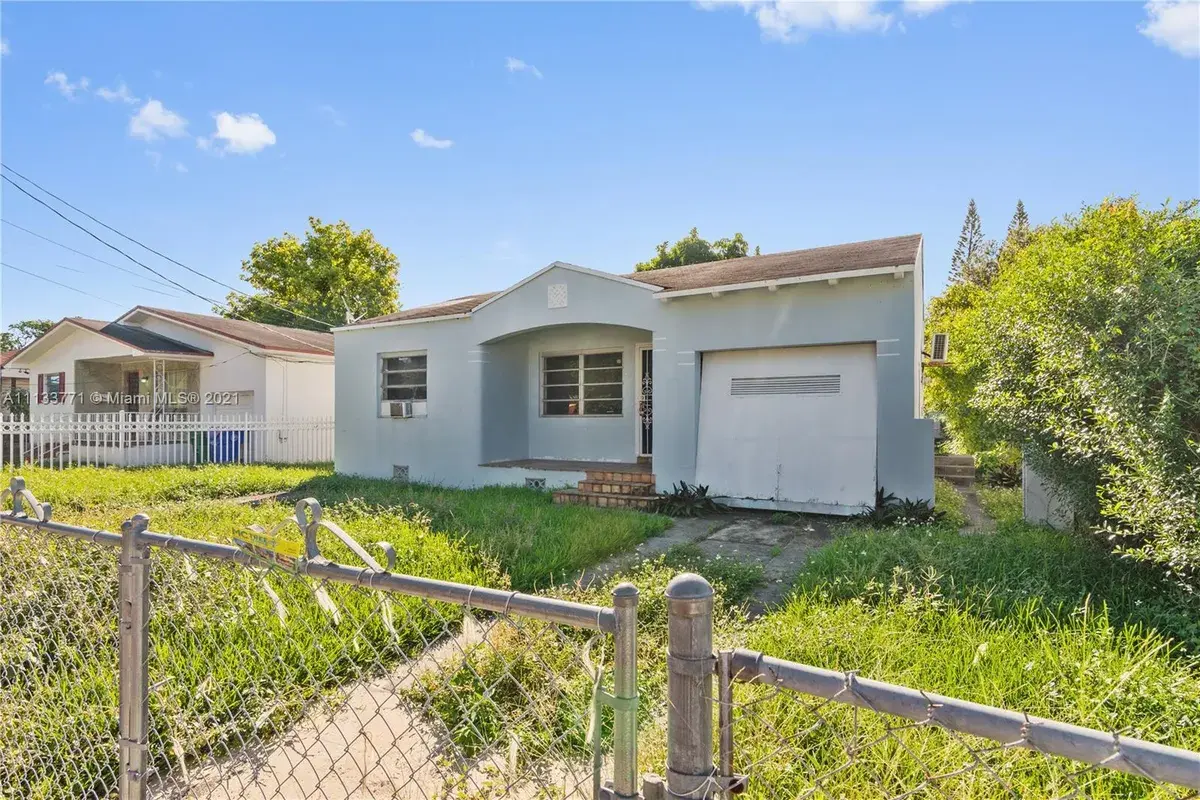 260 NW 43rd St, Miami FL 33127