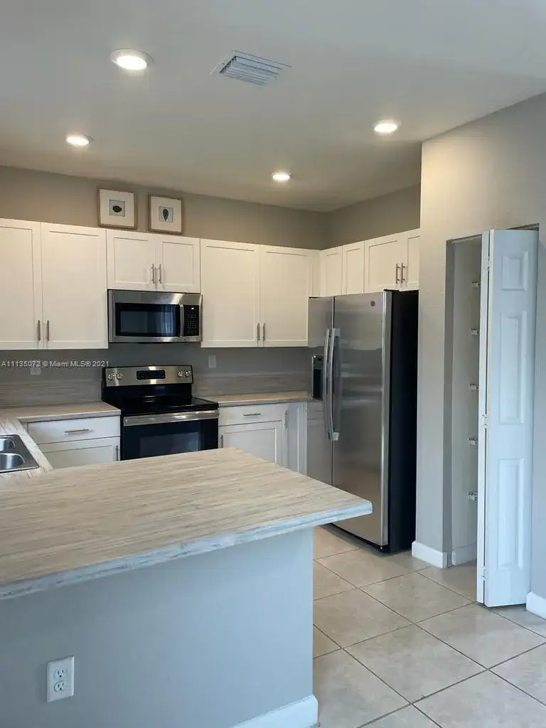 3495 W 106th Ter, Hialeah FL 33018 photo 5