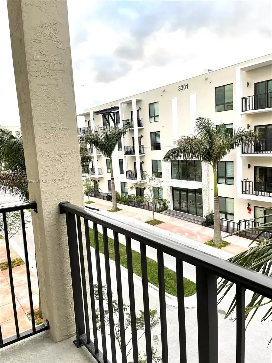 8265 NW 41 ST # 303, Doral FL 33166 photo 2