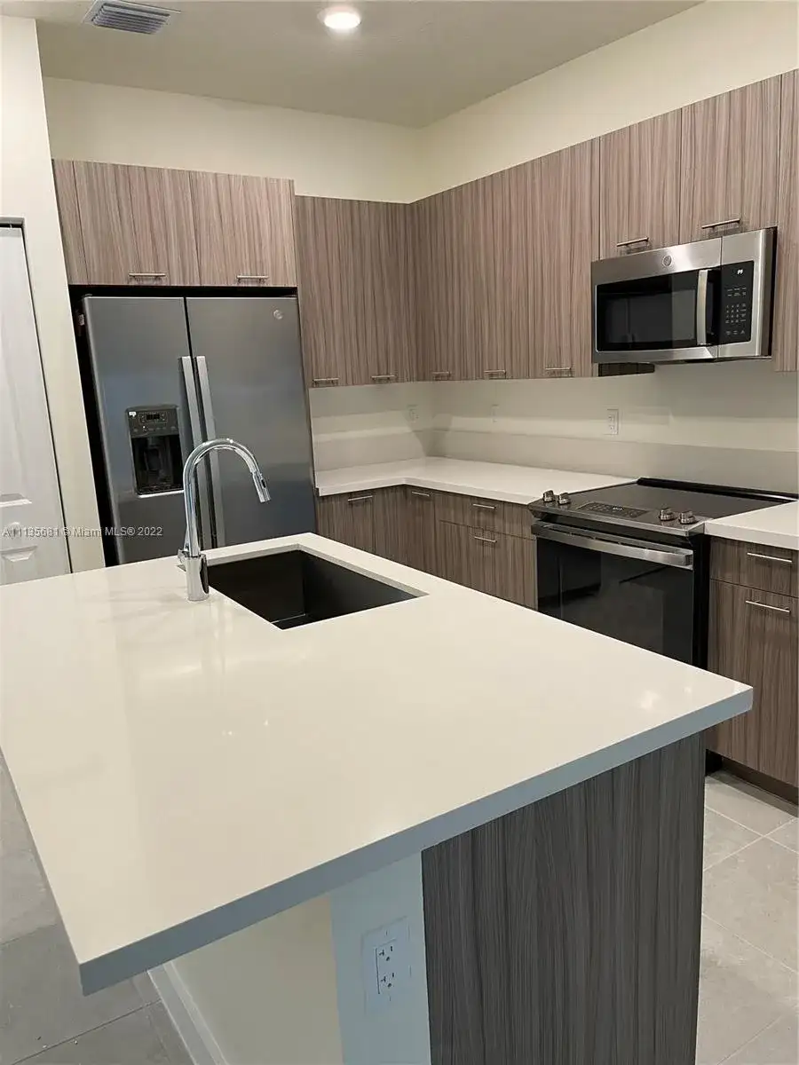 8265 NW 41 ST # 303, Doral FL 33166 photo 3