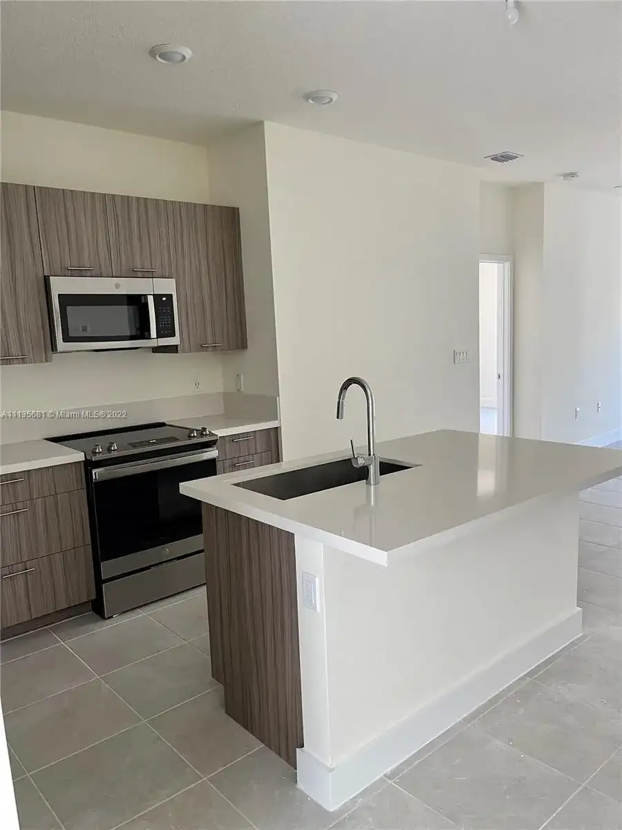 8265 NW 41 ST # 303, Doral FL 33166 photo 4