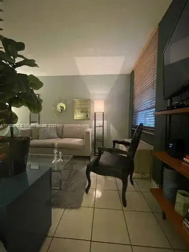710 Washington Ave # 208, Miami Beach FL 33139 photo 2