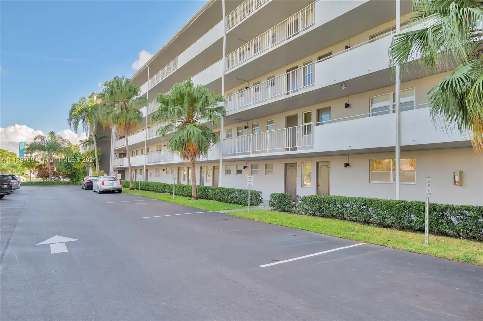 4800 Hillcrest Ln # 507, Hollywood FL 33021
