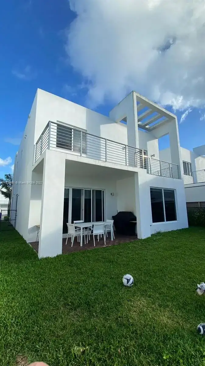 10330 NW 68th St, Doral FL 33178 photo 3