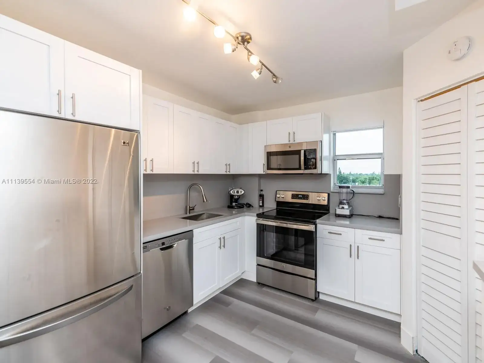 9273 Collins Ave # 309, Surfside FL 33154 photo 4