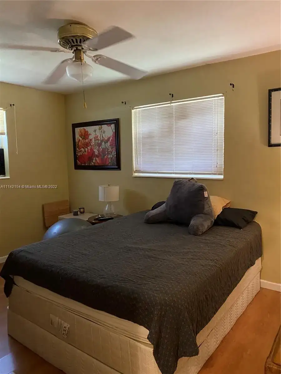 7909 Shalimar St, Miramar FL 33023 photo 2
