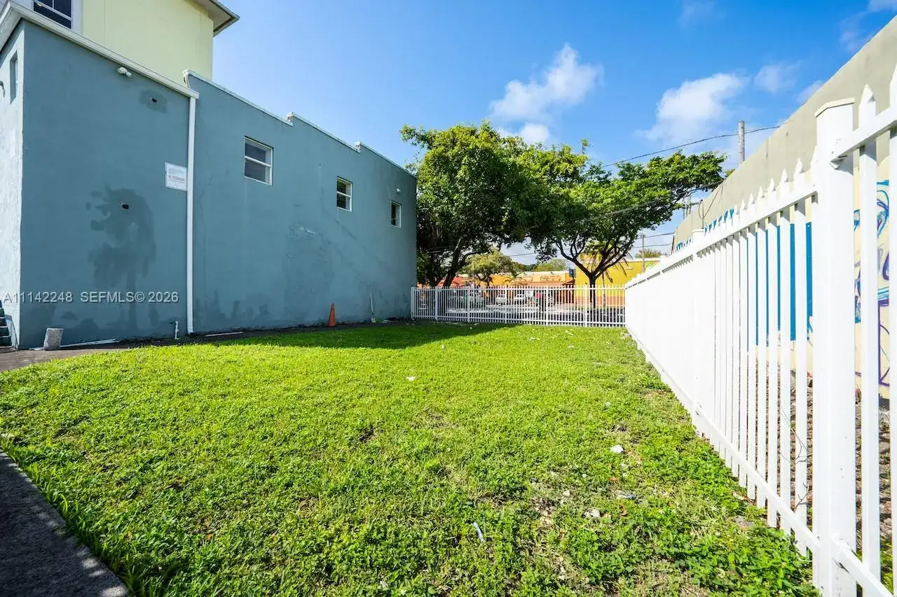 1525 NW 3rd Ave, Miami FL 33136 photo 2