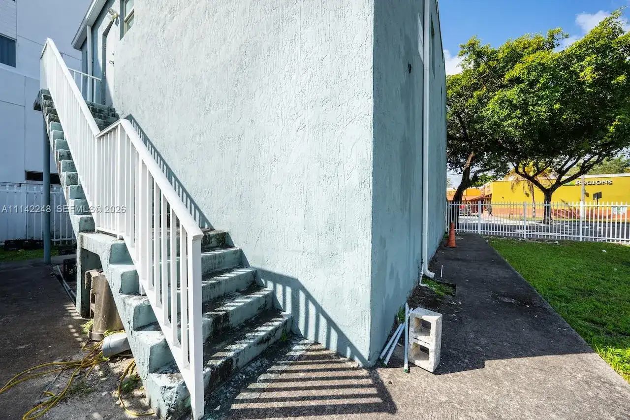 1525 NW 3rd Ave, Miami FL 33136 photo 4