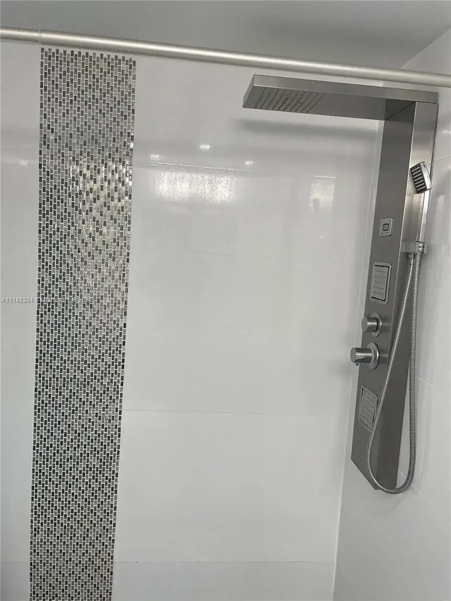 18071 Biscayne Blvd # 804, Aventura FL 33160 photo 4