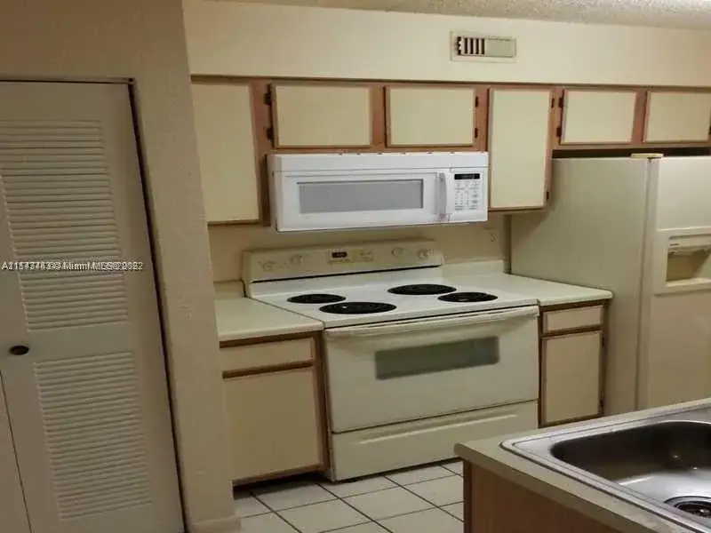 2810 N Oakland Forest Dr # 108, Oakland Park FL 33309