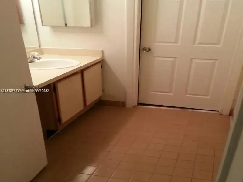 2810 N Oakland Forest Dr # 108, Oakland Park FL 33309 photo 2