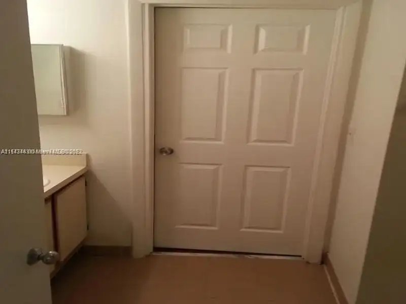 2810 N Oakland Forest Dr # 108, Oakland Park FL 33309 photo 4