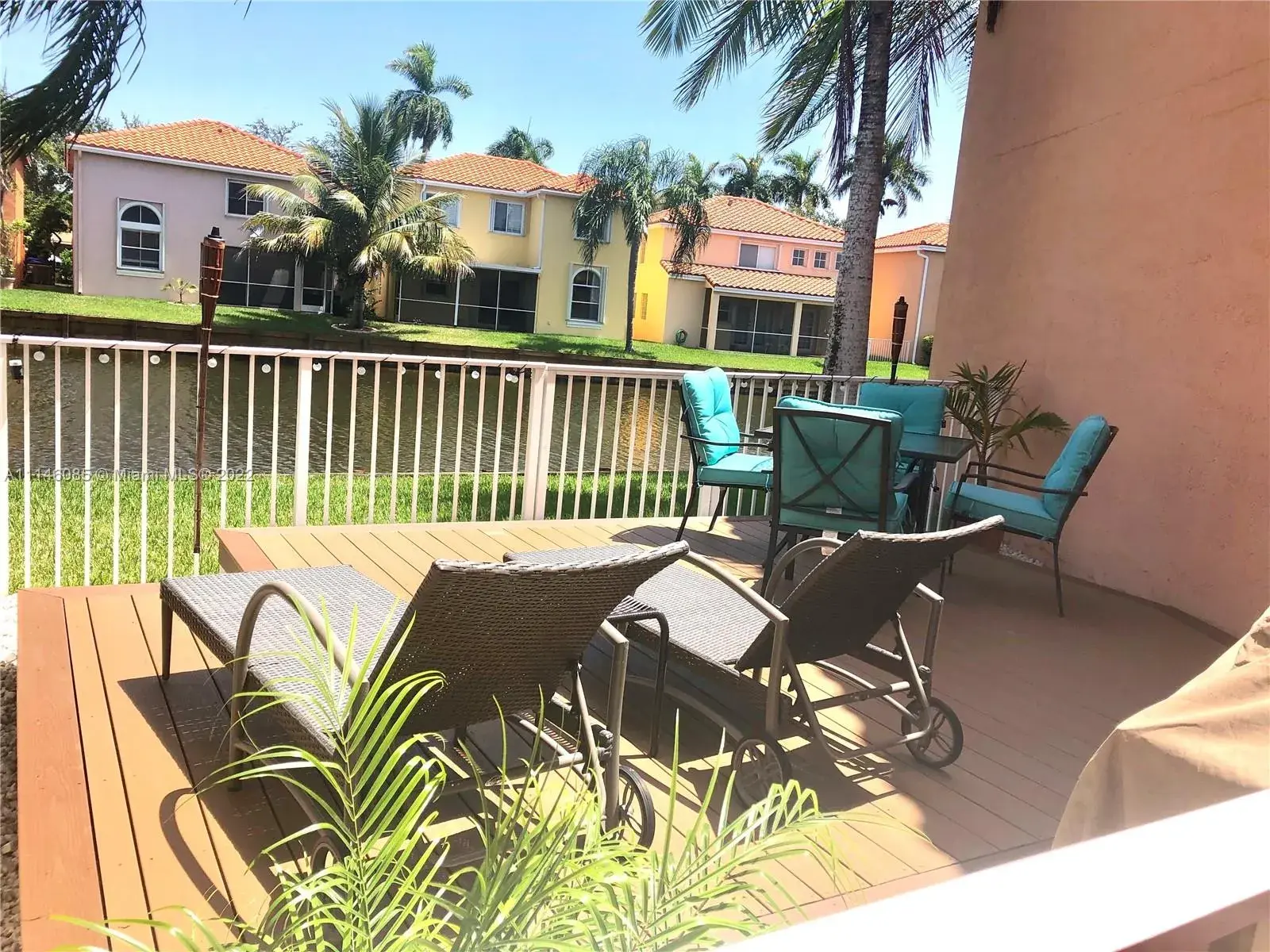 1537 E Lake Ct, Hollywood FL 33020