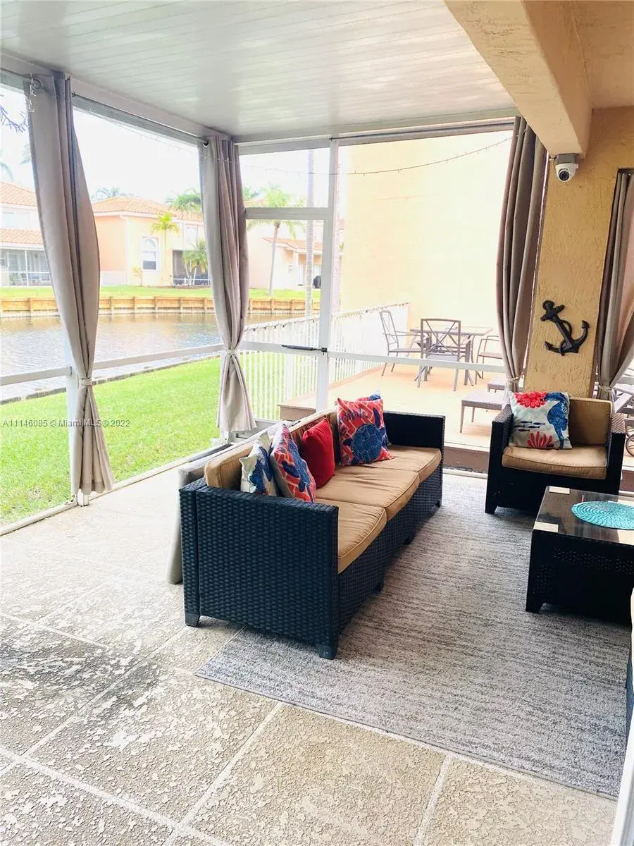 1537 E Lake Ct, Hollywood FL 33020