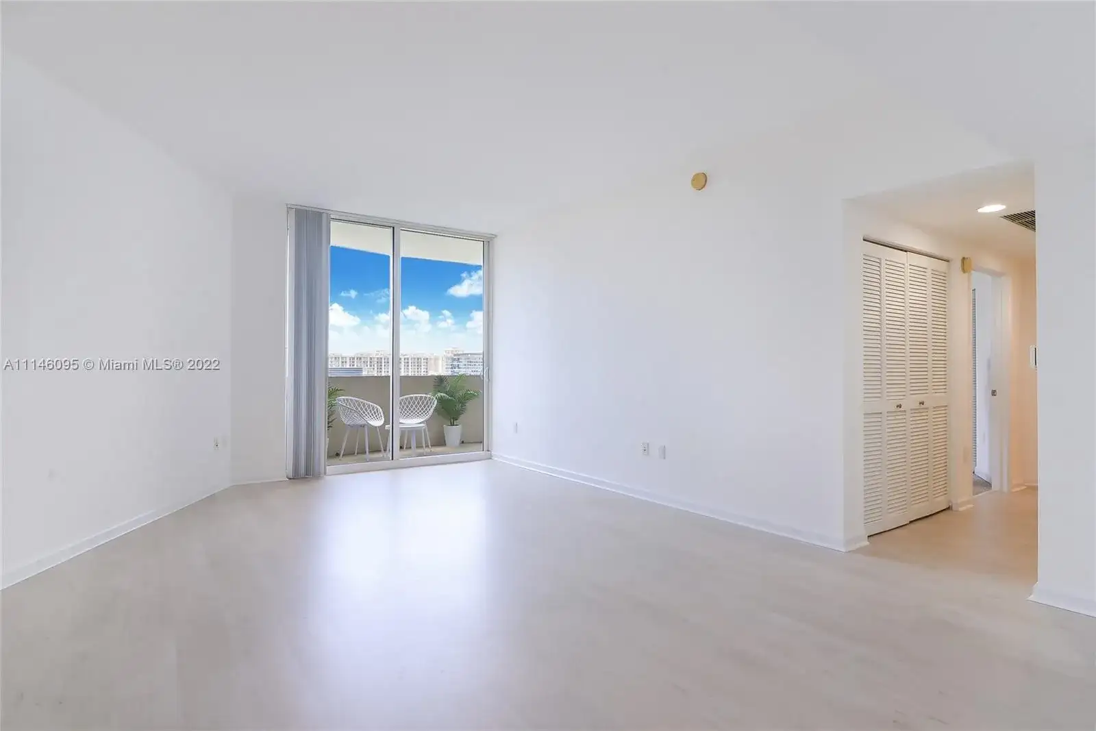 19501 W Country Club Dr # 1006, Aventura FL 33180 photo 2