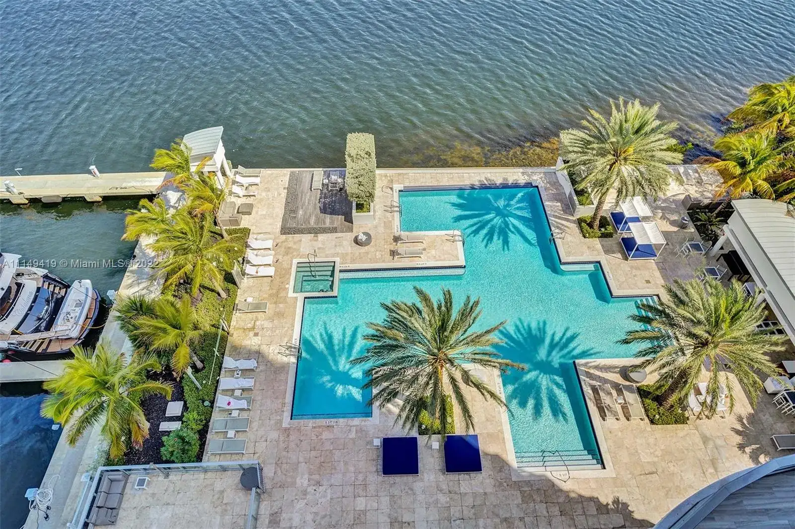 17111 Biscayne Blvd # 909, North Miami Beach FL 33160 photo 2