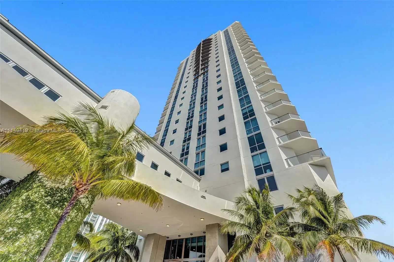 17111 Biscayne Blvd # 909, North Miami Beach FL 33160 photo 3