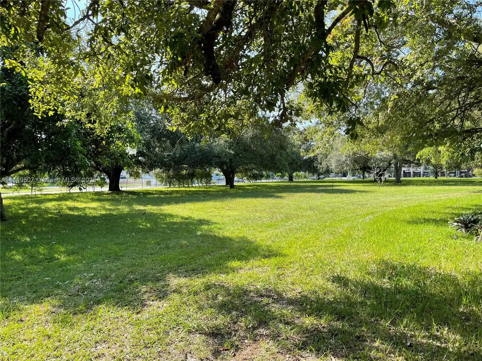 7227 Taft St, Pembroke Pines FL 33024 photo 2