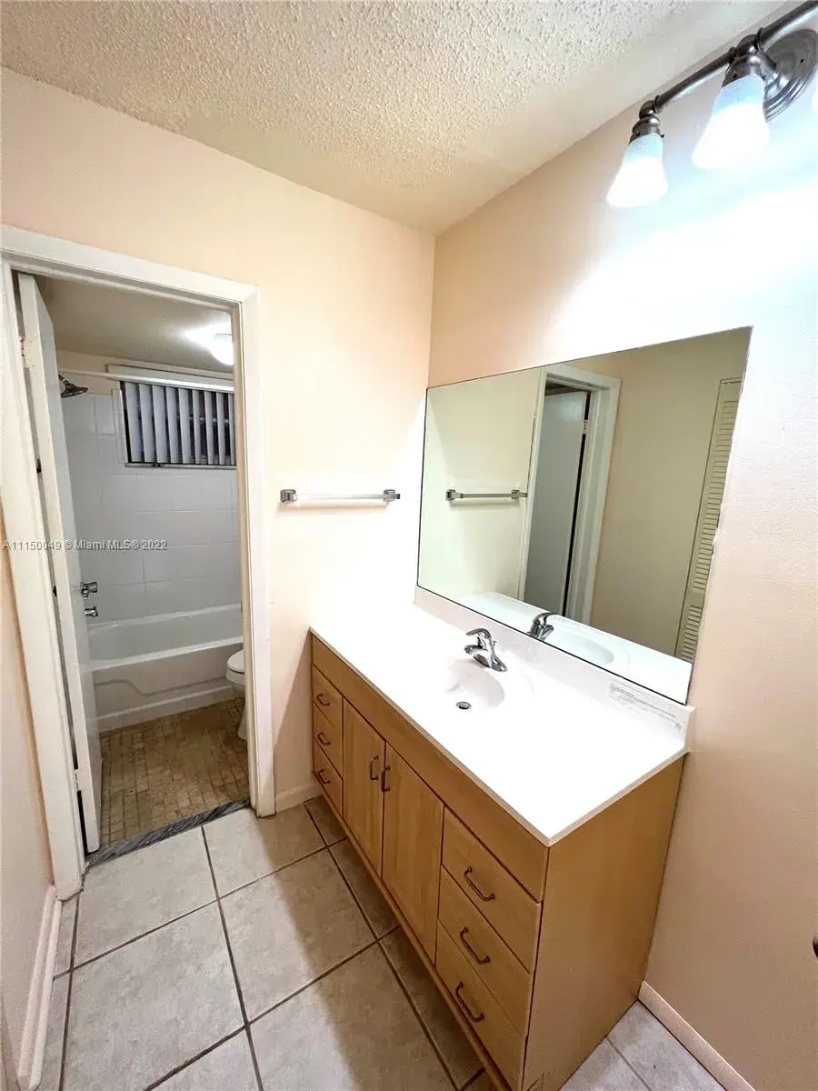 6570 Royal Palm Blvd # J, Margate FL 33063
