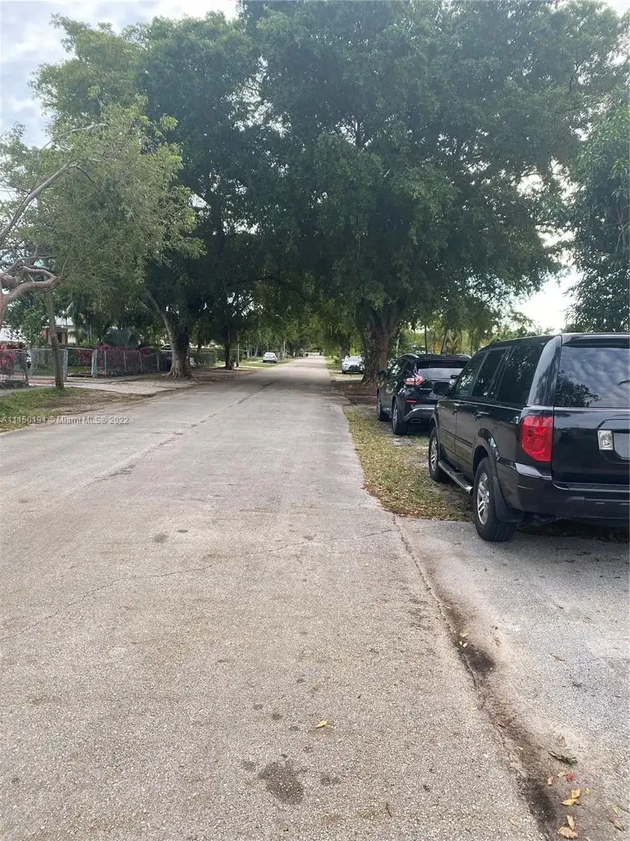 16234 NE 9th Ct, North Miami Beach FL 33162 photo 4