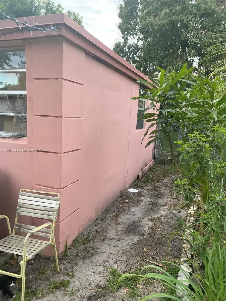 16234 NE 9th Ct, North Miami Beach FL 33162 photo 5
