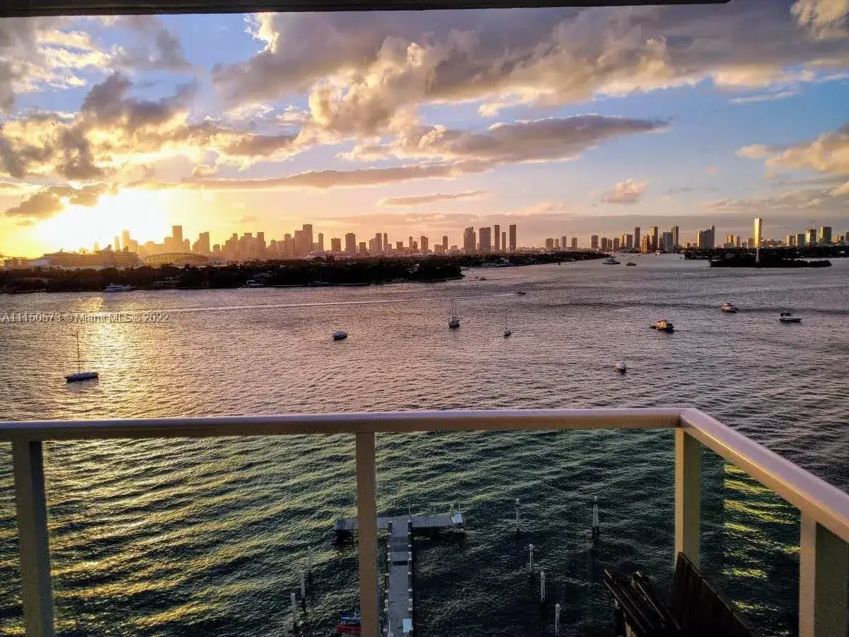 1 bedroom 1 bath Residential for sale at 1000 West Ave # 1118, Miami Beach FL 33139