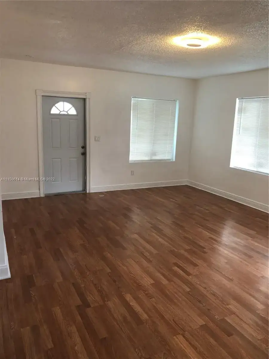 110 NE 9th Ct, Homestead FL 33030 photo 3