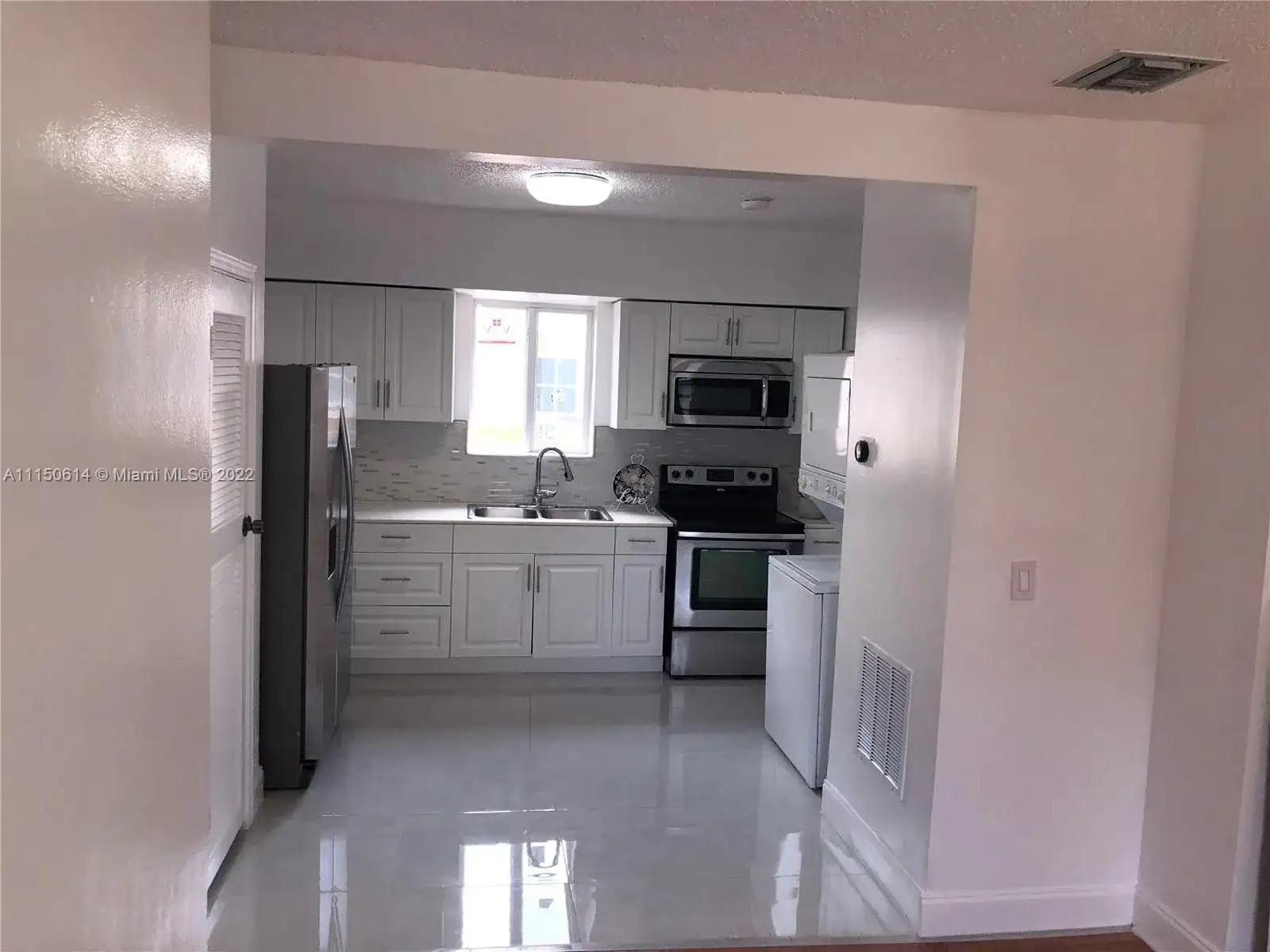 110 NE 9th Ct, Homestead FL 33030 photo 4