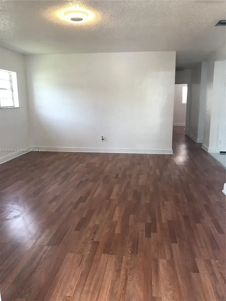 110 NE 9th Ct, Homestead FL 33030 photo 5